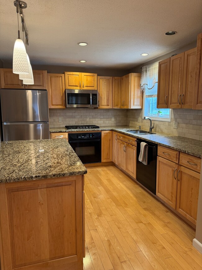 307 Trapper Cir, Windsor, CT 06095 - photo 7