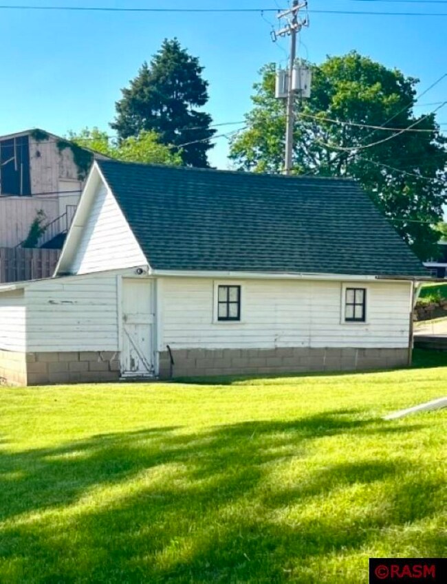 822 N 2nd St, Mankato, MN 56001 - photo 2