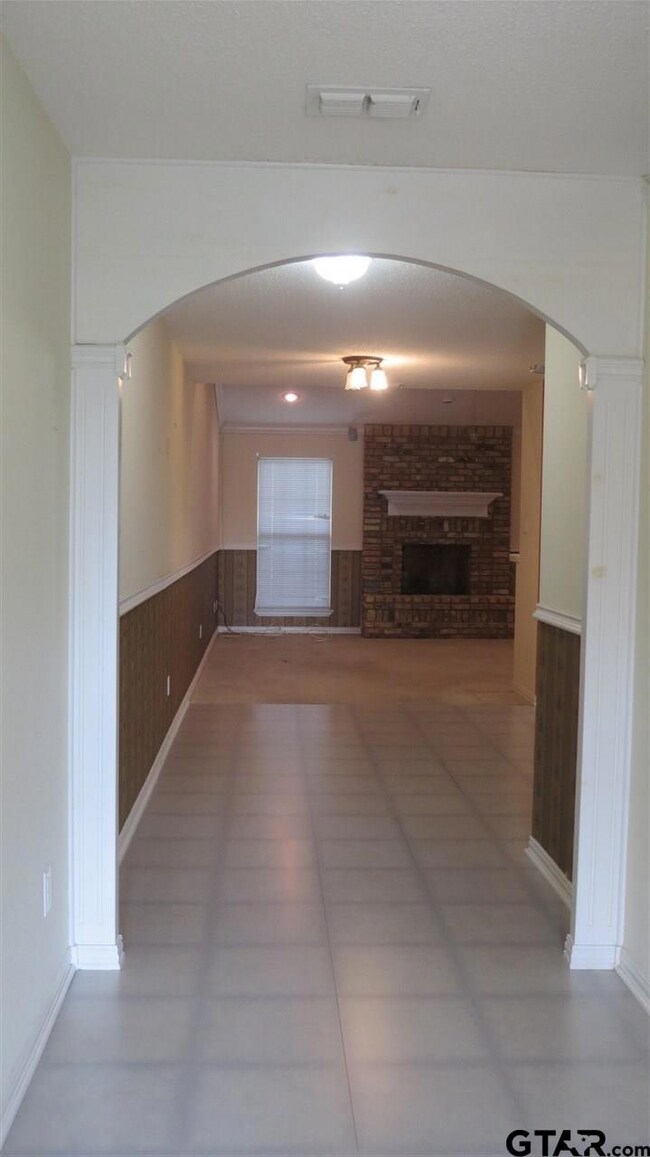 2118 2118 Villa Dr, Tyler, TX 75703 - photo 4