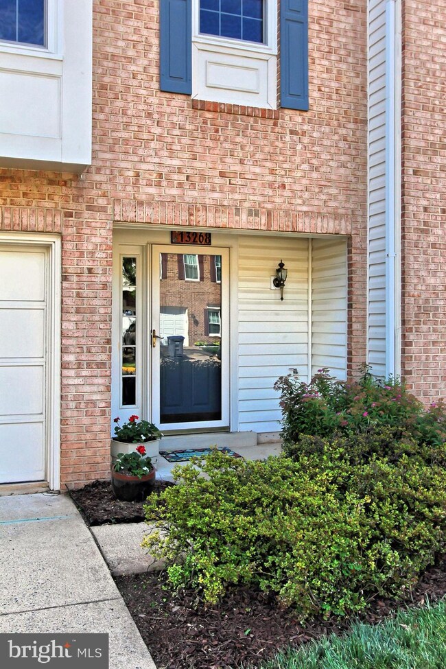 13268 Coppermill Dr, Herndon, VA 20171 - photo 4