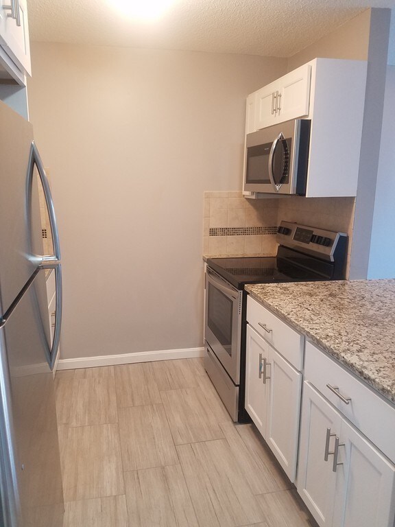 450 Somerset Ave unit 704, Taunton, MA 02780 - photo 2