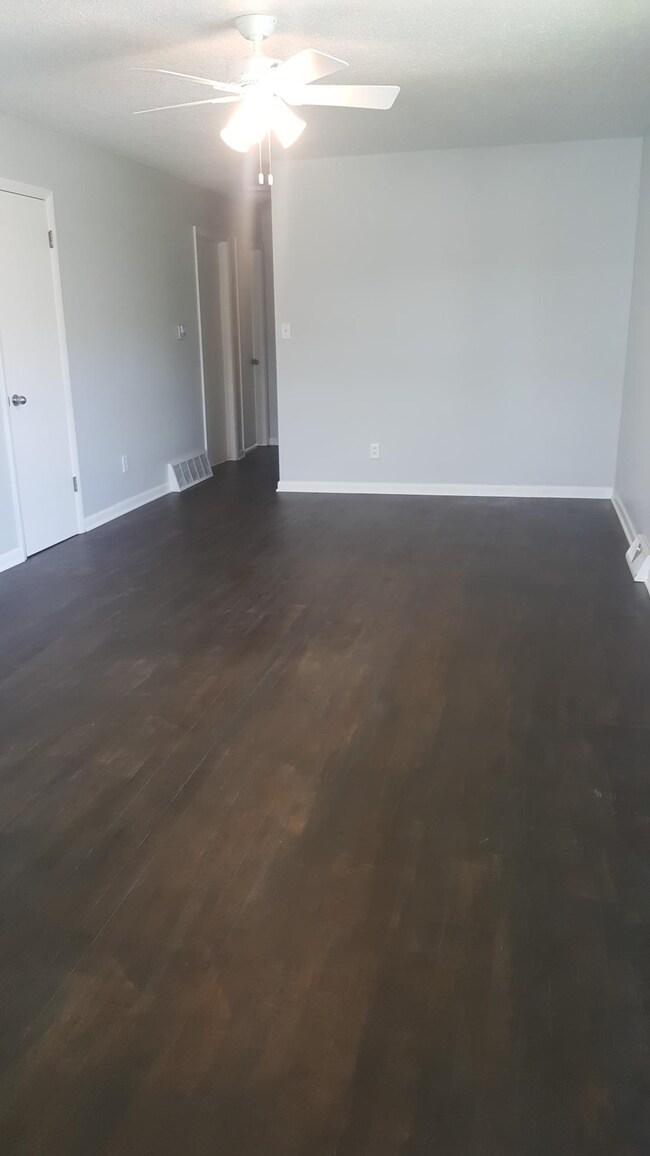 Living room - View 1