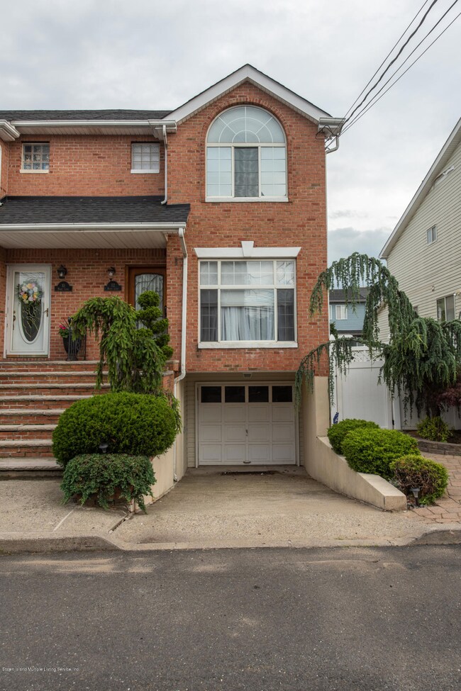 12 Mandy Ct, Staten Island, NY 10309 - photo 2