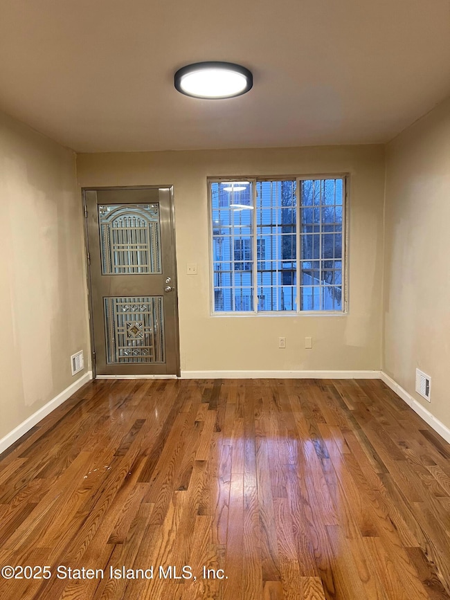 16 Mickardan Ct, Staten Island, NY 10304 - photo 7