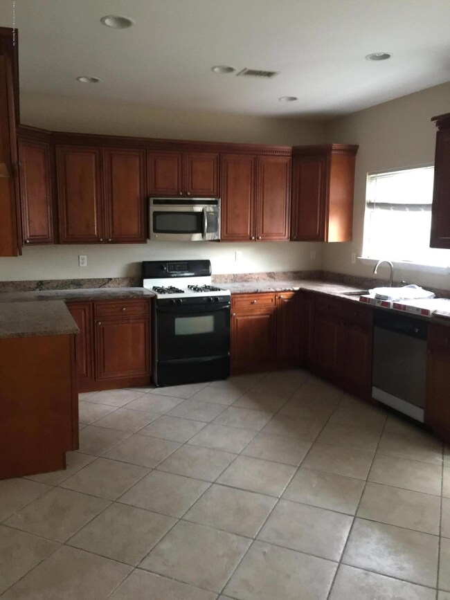 8 South St, Staten Island, NY 10310 - photo 3