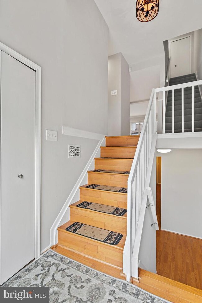 7068 Winter Rose Path, Columbia, MD 21045 - photo 4