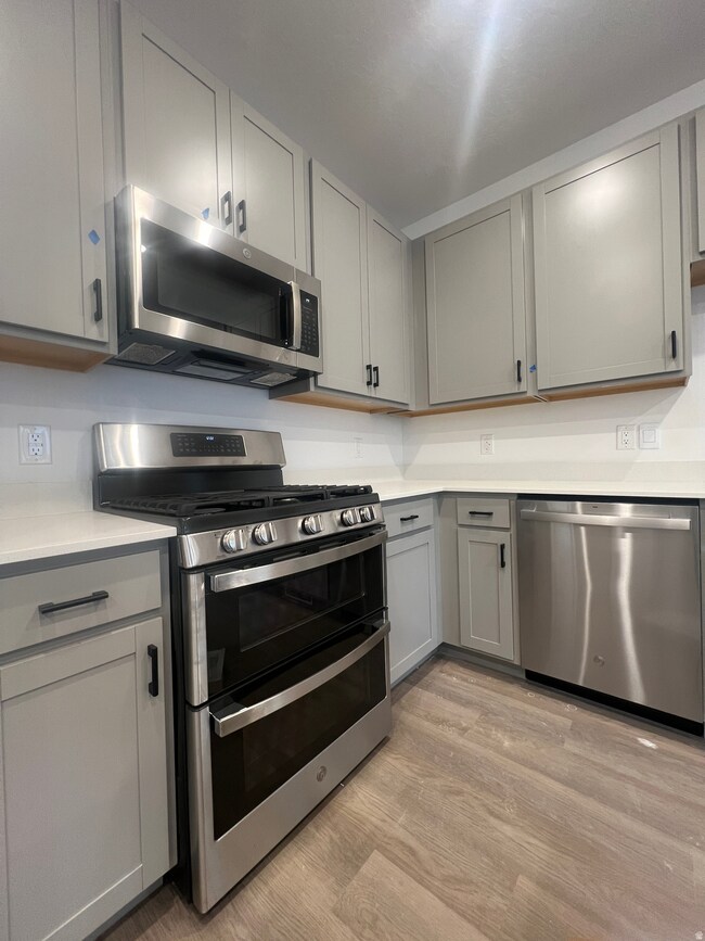 2166 W Stardew St unit 541, Eagle Mountain, UT 84005 - photo 5