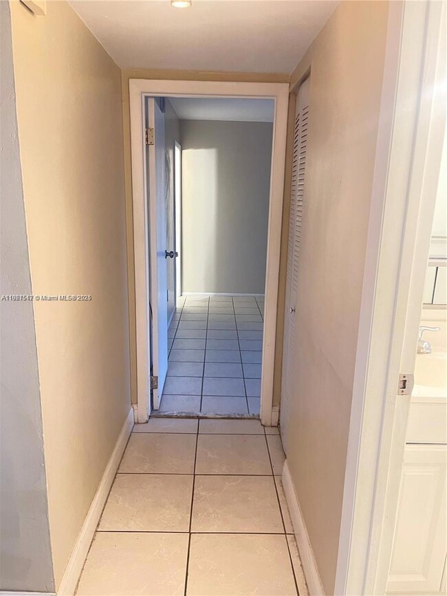 10383 N Kendall Dr unit N5, Miami, FL 33176 - photo 5