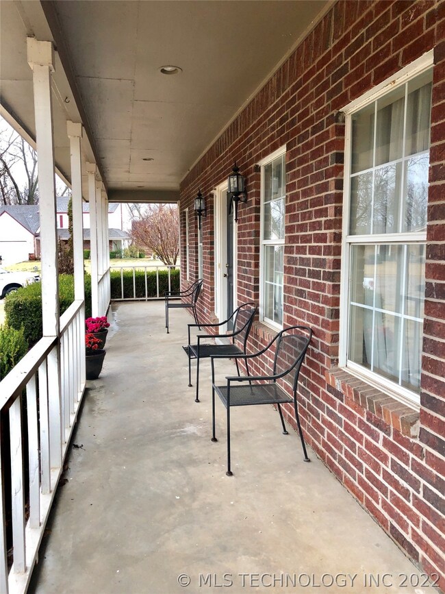 Front Covered patio to enjoy in the Spring and Sum