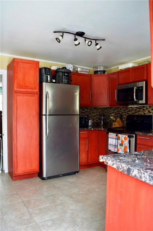 841 Sanderson Rd, Johnston, RI 02919 - photo 6