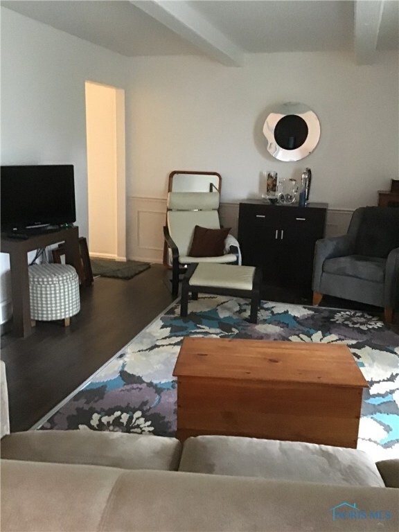 Spacious LR with new flooring
