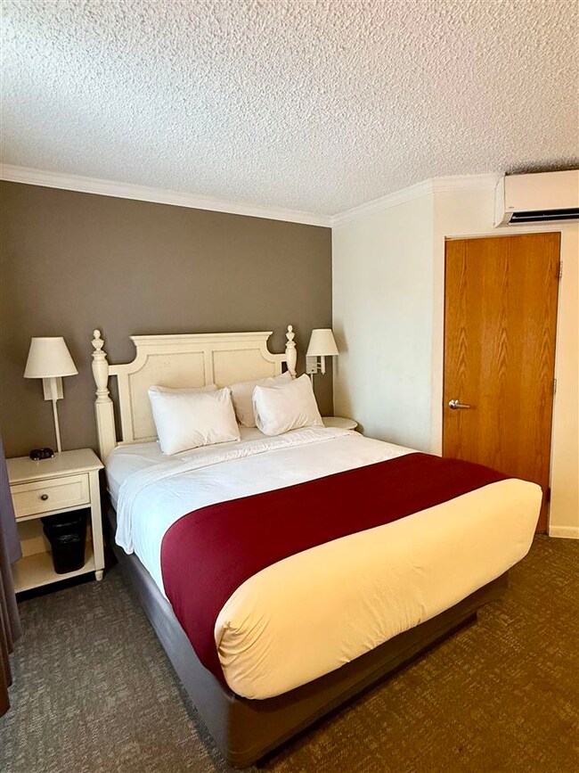 104 W Dixon Ave unit 3, Room 42, Charlevoix, MI 49720 - photo 5