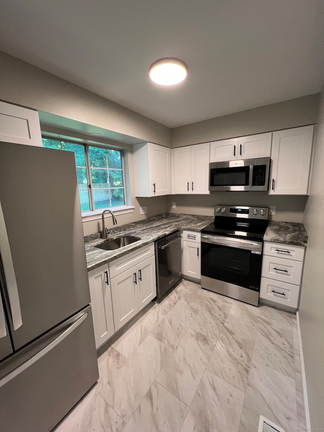 111 Sunset Ave unit 111, 113, 115, Meriden, CT 06450 - photo 4