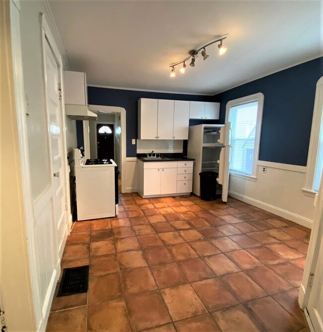 46 Gold Star Rd unit 1, Cambridge, MA 02140 - photo 2