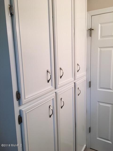 711 Pendleton Dr NE, Comstock Park, MI 49321 - photo 2