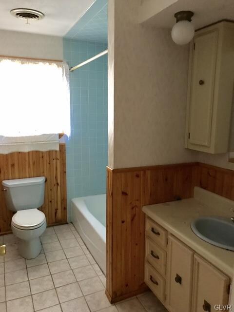 4466 Meadow Dr, Nazareth, PA 18064 - photo 6