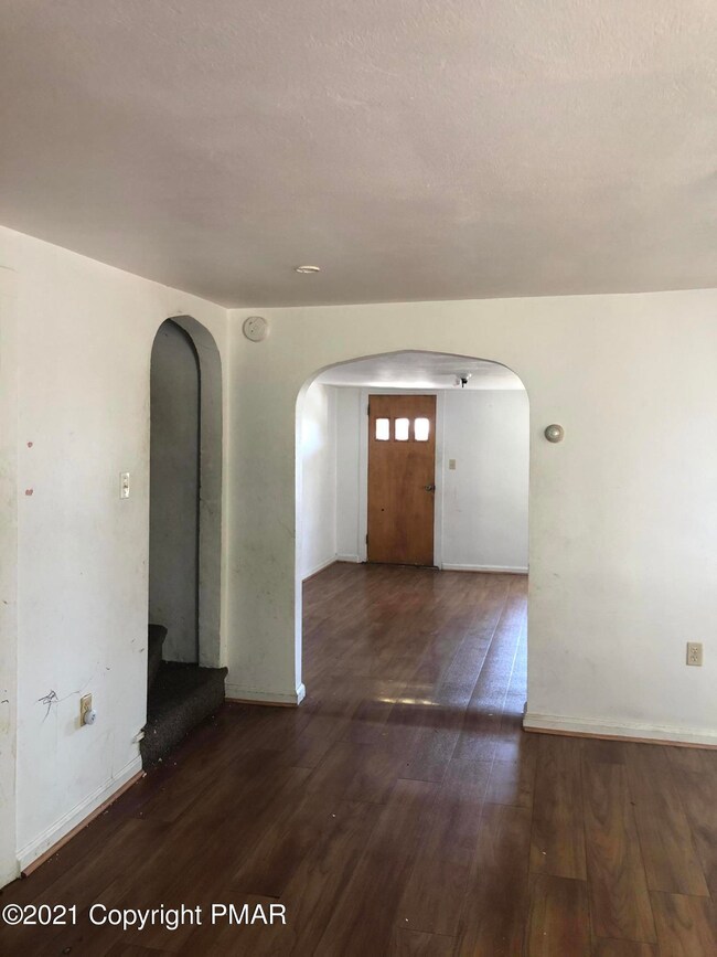 207 N Bromley Ave, Scranton, PA 18504 - photo 6