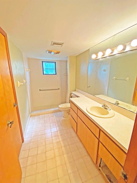 bathroom downstairs 2