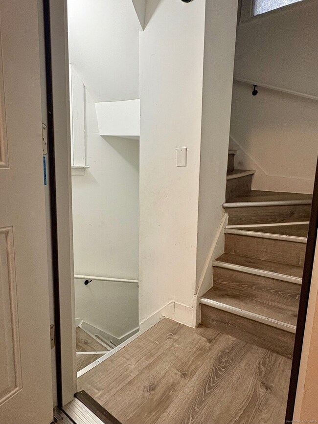 8 W Read St unit 2nd Floor, New Haven, CT 06511 - photo 5