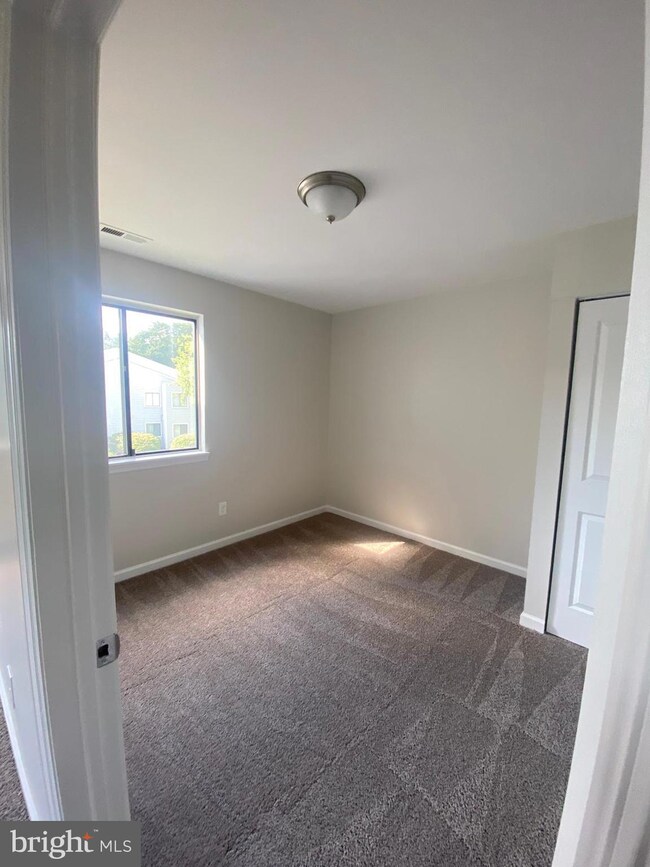 402 Shelby Ct, Sicklerville, NJ 08081 - photo 4