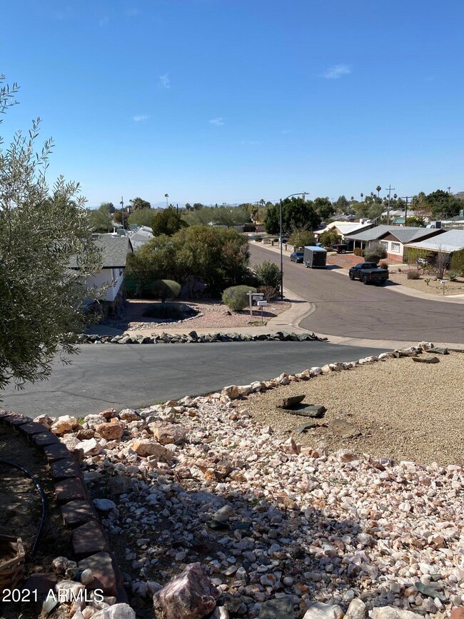 1027 E Seldon Ln, Phoenix, AZ 85020 - photo 3