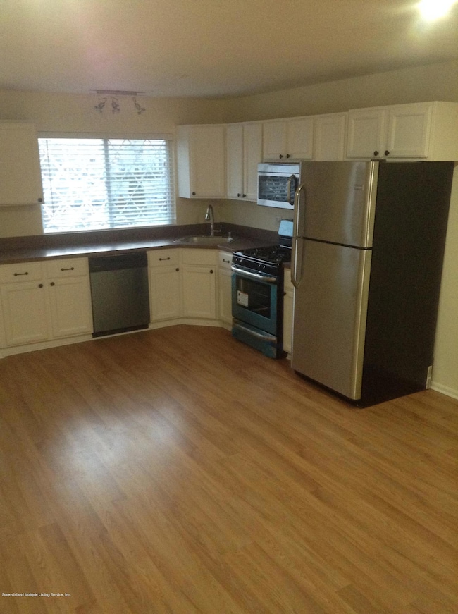 93 Simmons Ln, Staten Island, NY 10314 - photo 6