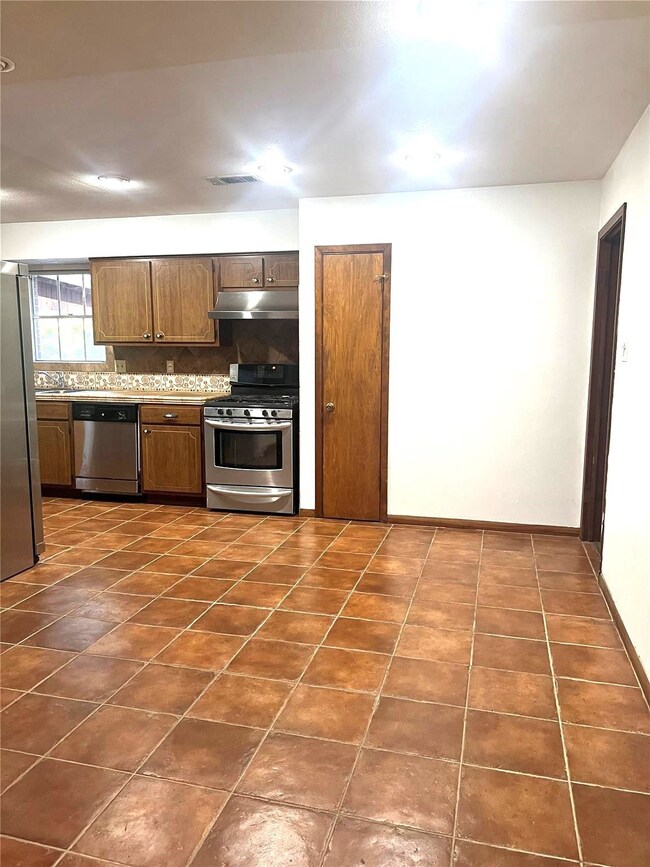 1030 Beaver Bend Rd, Houston, TX 77088 - photo 7