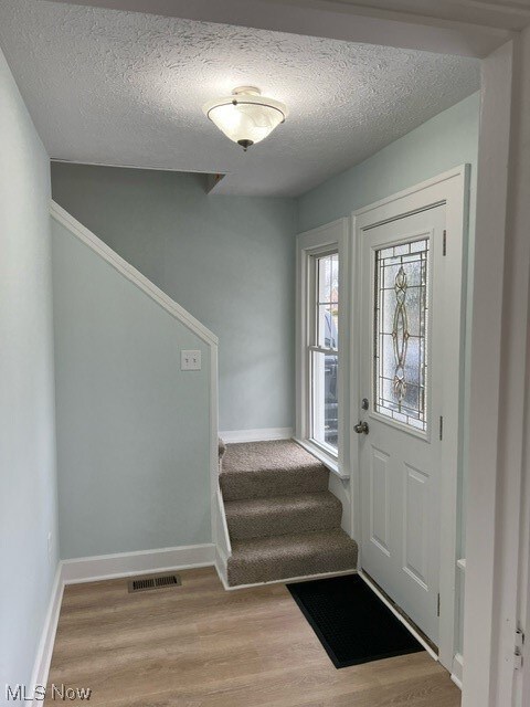 601 Grantwood Ave, Sheffield Lake, OH 44054 - photo 2