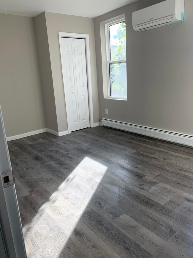 34 Broad St unit 3rd Floor, Staten Island, NY 10304 - photo 3