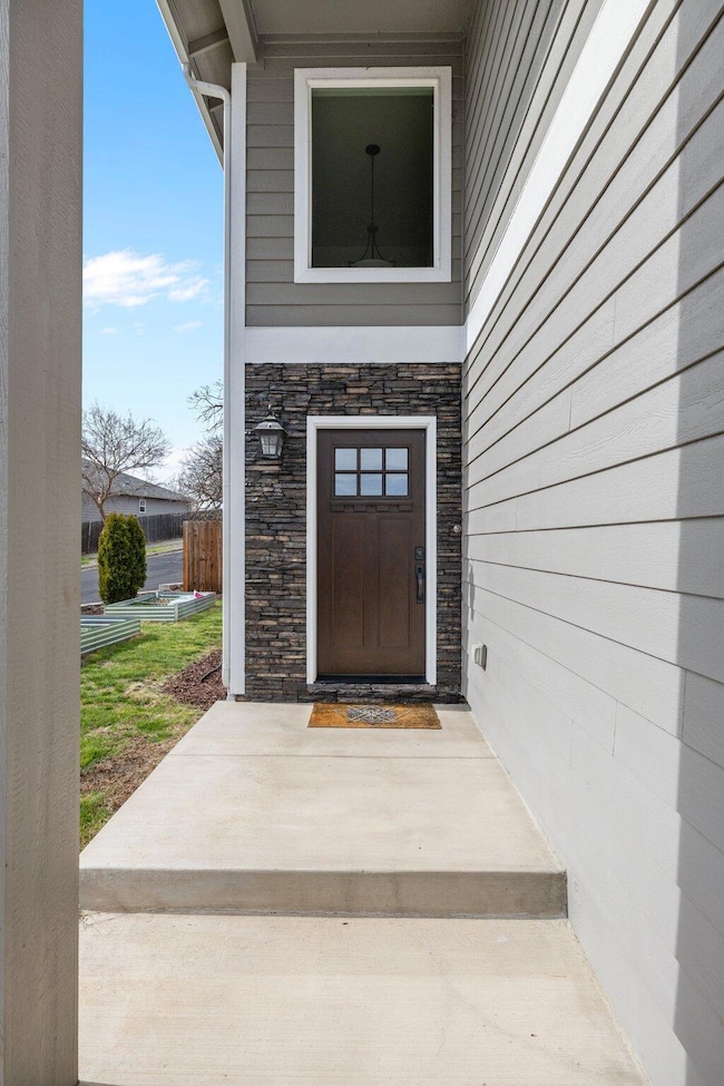 562 N Heights Dr, Eagle Point, OR 97524 - photo 4