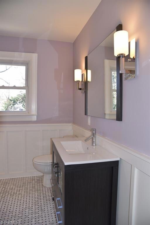 Main level bath.