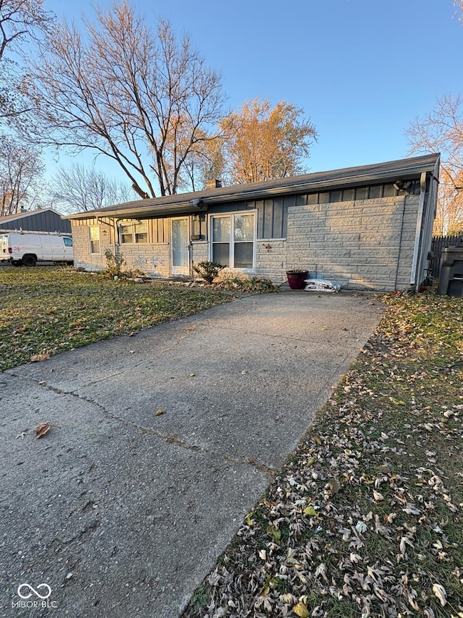 8318 E 41st St, Indianapolis, IN 46226 - photo 2