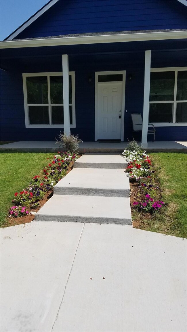 1047 Dubois St, Denison, TX 75020 - photo 3