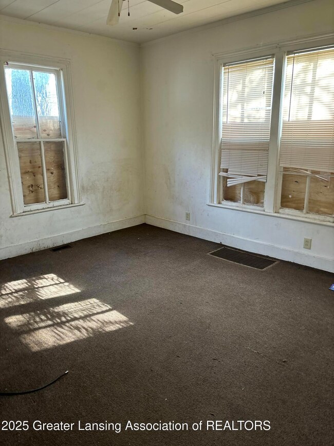 1136 Platt St, Lansing, MI 48910 - photo 3