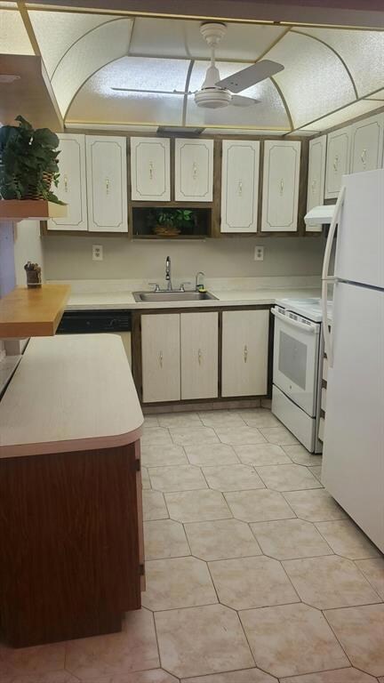 504 Capri K, Delray Beach, FL 33484 - photo 4