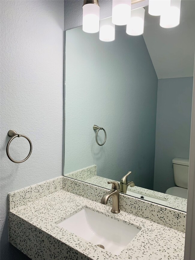 7928 Dyer St, Houston, TX 77088 - photo 4