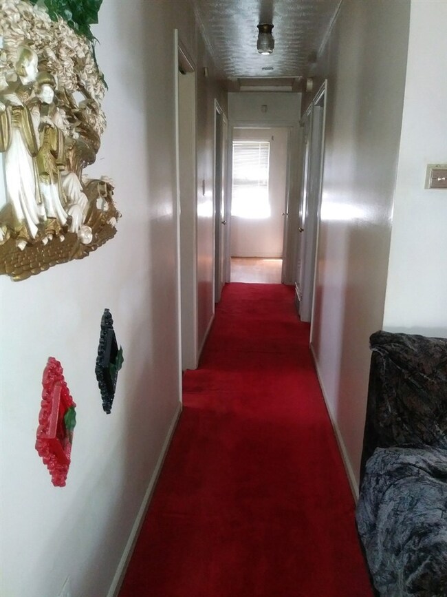 OFF LIVING ROOM