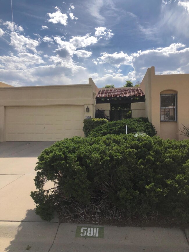 5811 Knollwood Dr NE, Albuquerque, NM 87109 - photo 2