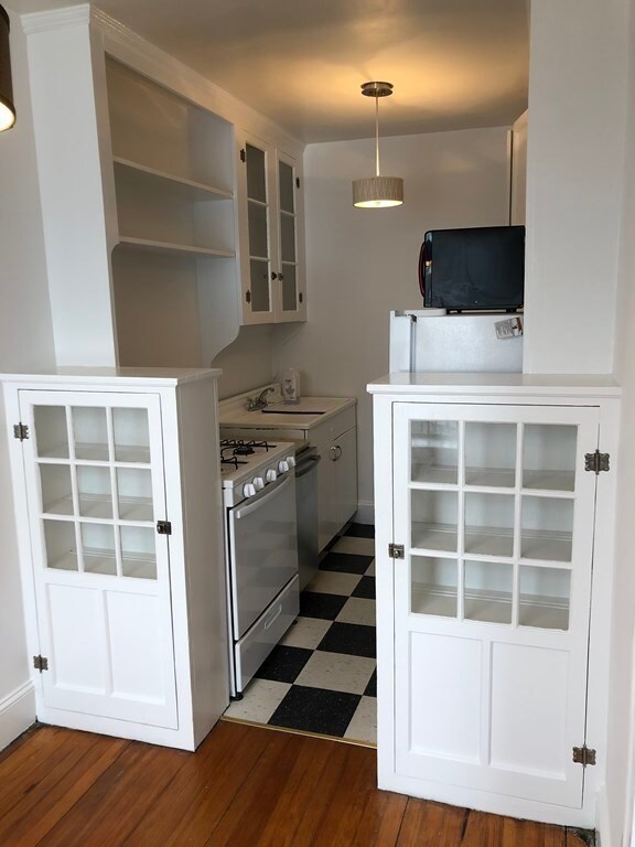 40 Linnaean St unit 14, Cambridge, MA 02138 - photo 3