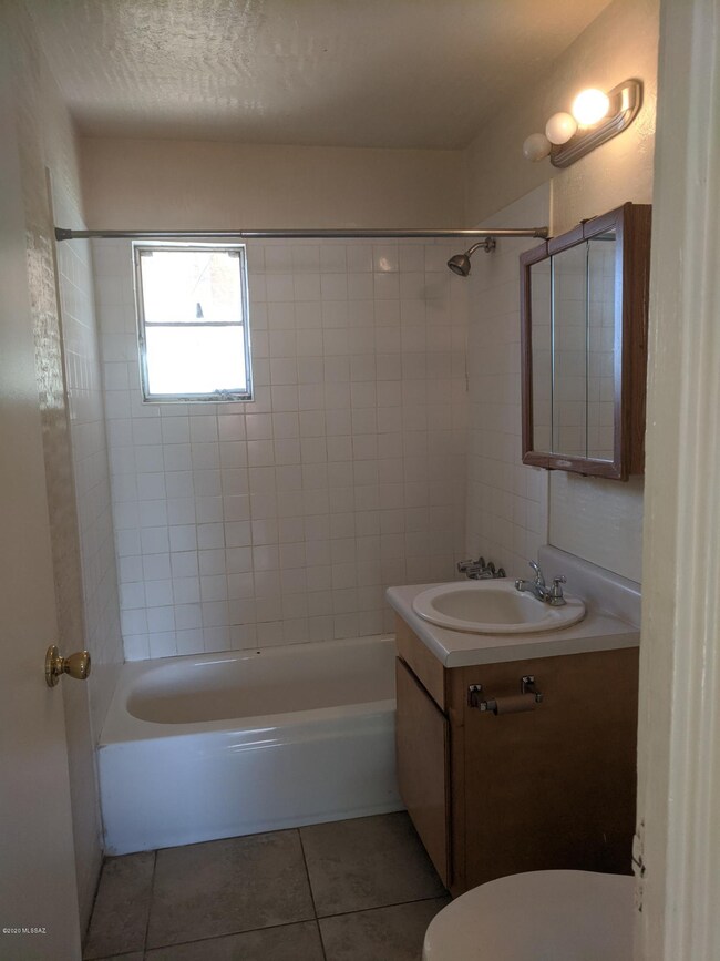 239 E Lester St, Tucson, AZ 85705 - photo 6