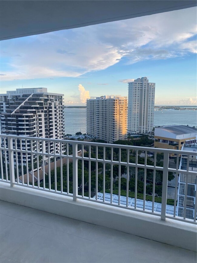 Courvoisier Courts unit 2010, Miami, FL 33131 - photo 3