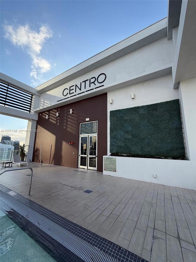 Centro unit 1004, Miami, FL 33131 - photo 2