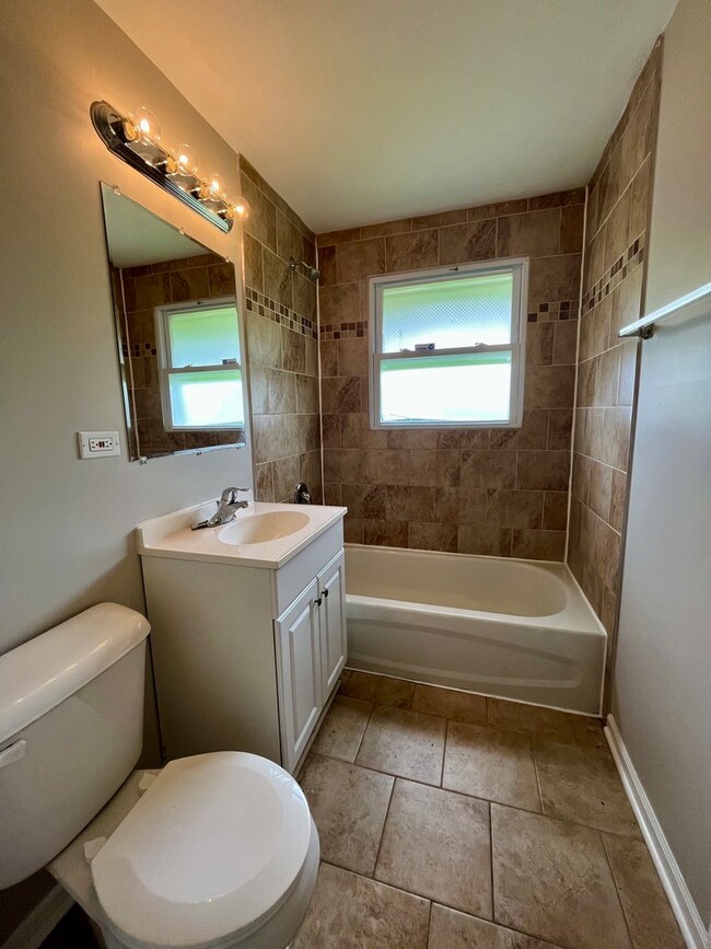 17820 Baker Ave, Country Club Hills, IL 60478 - photo 5