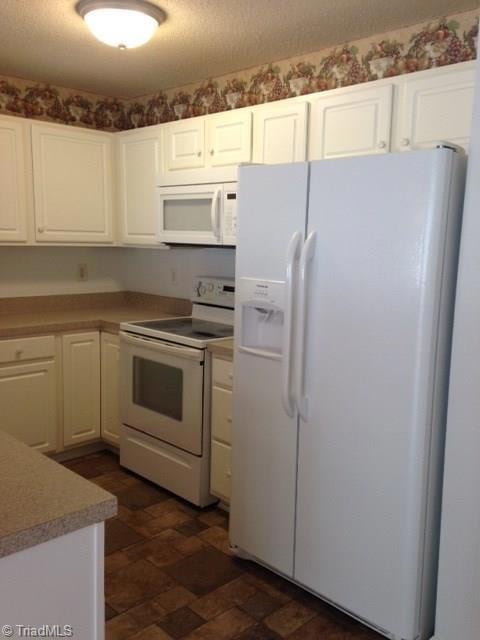 611 Ivy Glen Dr unit 611, Winston Salem, NC 27127 - photo 7