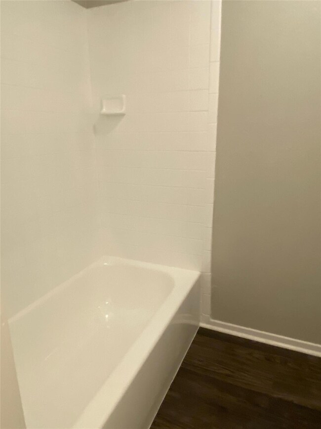 1302 Berry Dr unit B, Cleburne, TX 76033 - photo 7