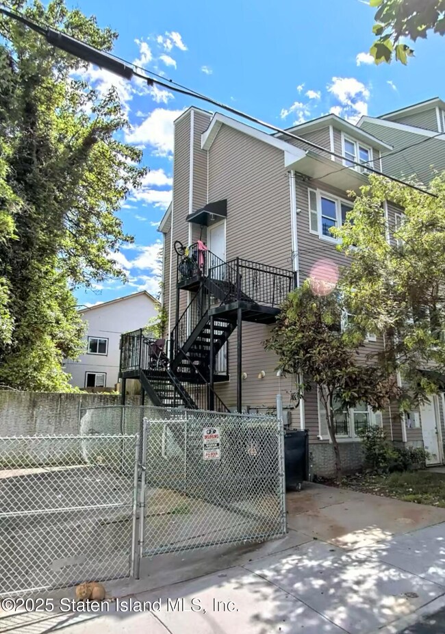 12 Pauw St, Staten Island, NY 10301 - photo 2