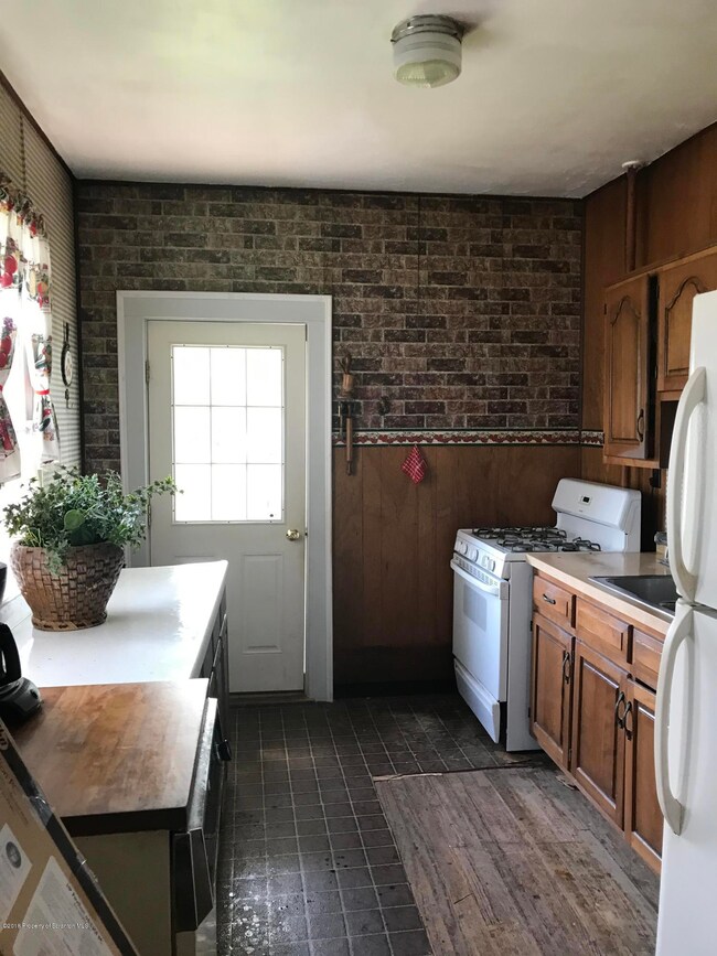 413 Susquehanna Ave, Olyphant, PA 18447 - photo 4