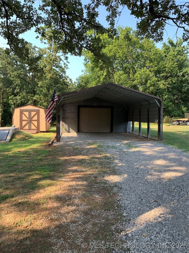 Carport & Garage/shop