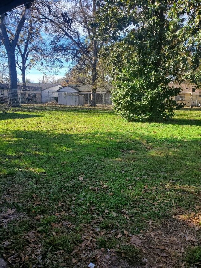 10021 Gloyna St, Houston, TX 77088 - photo 2