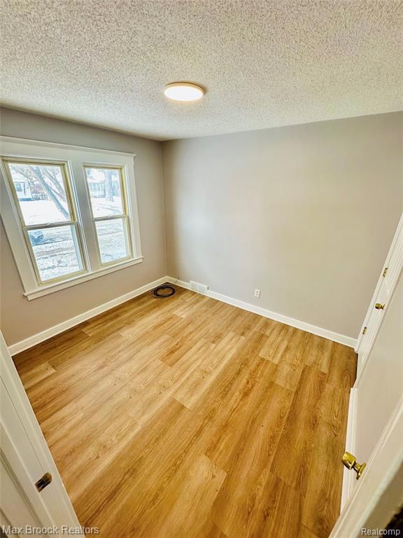 23084 Berdeno Ave, Hazel Park, MI 48030 - photo 5